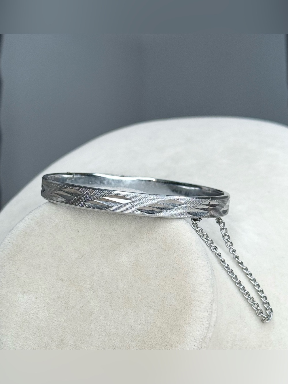 Vintage Silver Tone Hinged Bangle Bracelet Etched Geometric Safety Chain 3”